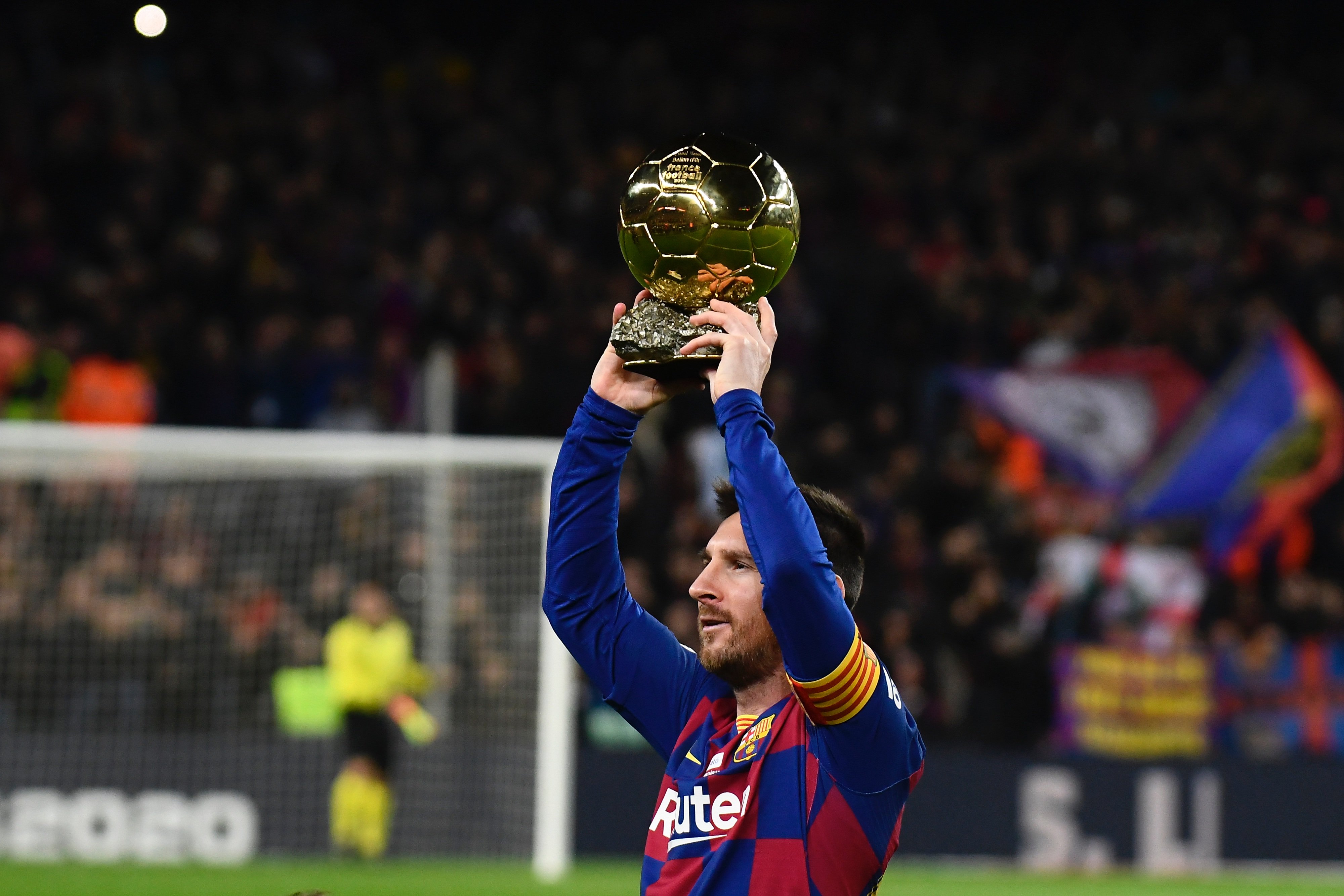 德转预热戴维身价：最高4500万欧不变，最低下跌至3000万欧