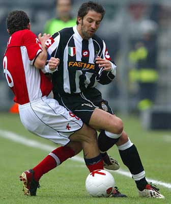 博主透露：塞鸟踢完亚冠将返回巴西，达万已经返回巴西治伤了