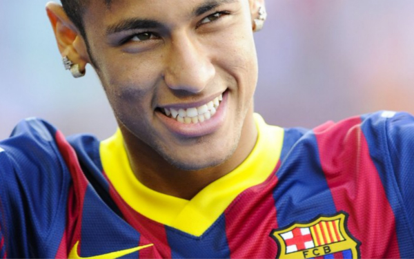 开小会？巴媒：安帅今日训练开始前和维尼修斯交谈了3分钟