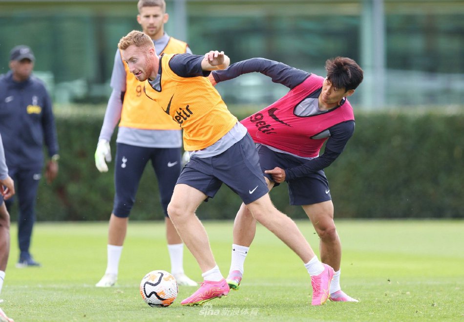 成都蓉城新掌门人徐正源成功续约，签约韦世豪、周定洋，球队迅速提升，备战亚冠，力争争冠。