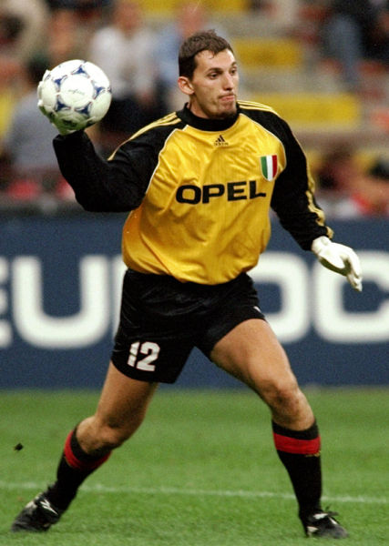 阿森纳客战布拉格斯拉维亚：萨卡、恩瓦内里、内尔高首发