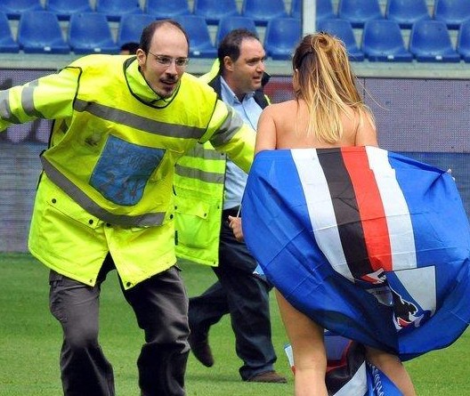 里夫斯：看到詹姆斯在场上全速奔跑，这会促使你跟上他的步伐