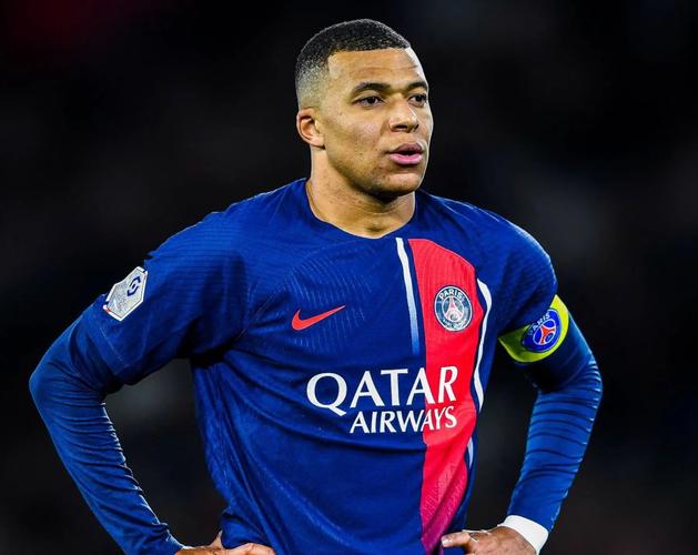 足球转会市场最新签约及趋势分析